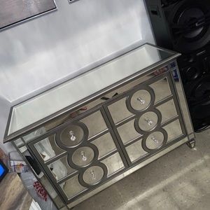 SHELFS (GLASS EVERYWHERE )